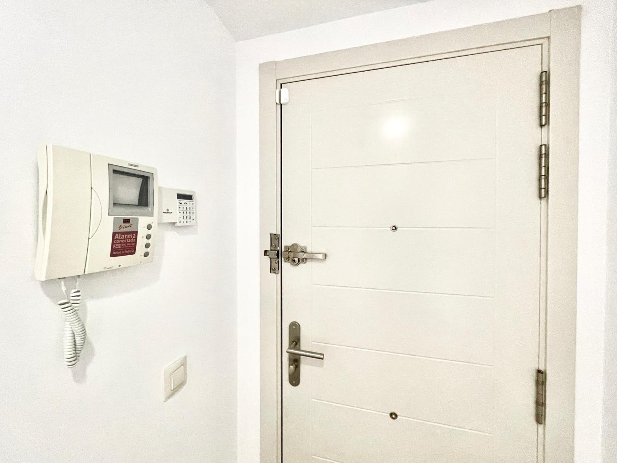 Maravilloso Apartamento Centrico De 70M2, Jardin Propio 40M2 Con Piscina Para Ninos Y Parking Opcional Malaga Exterior photo