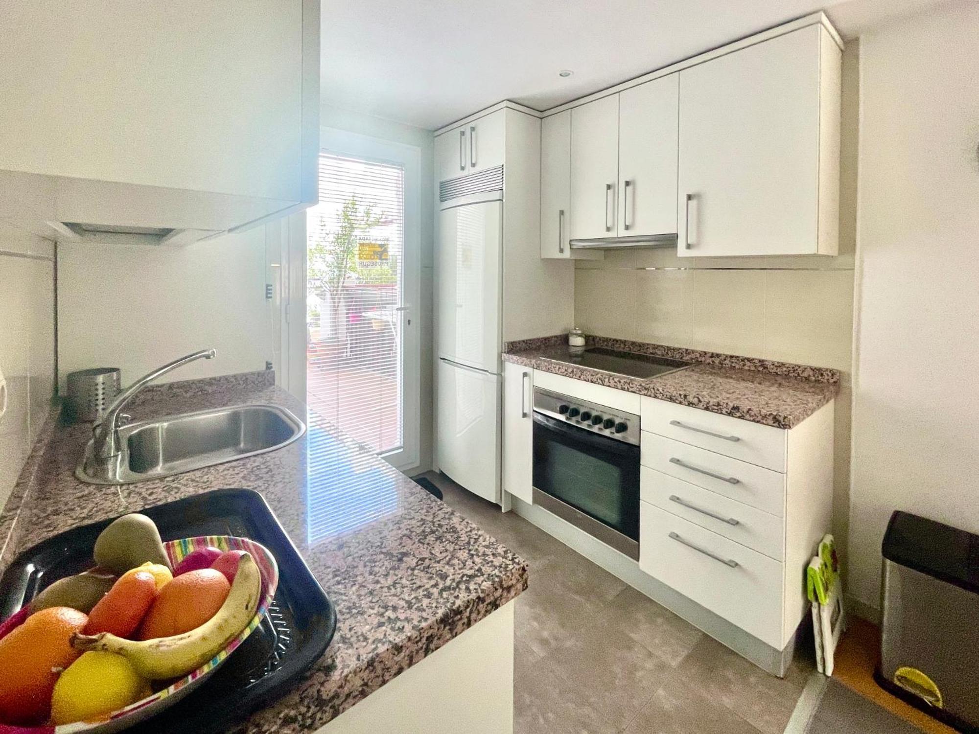 Maravilloso Apartamento Centrico De 70M2, Jardin Propio 40M2 Con Piscina Para Ninos Y Parking Opcional Malaga Exterior photo